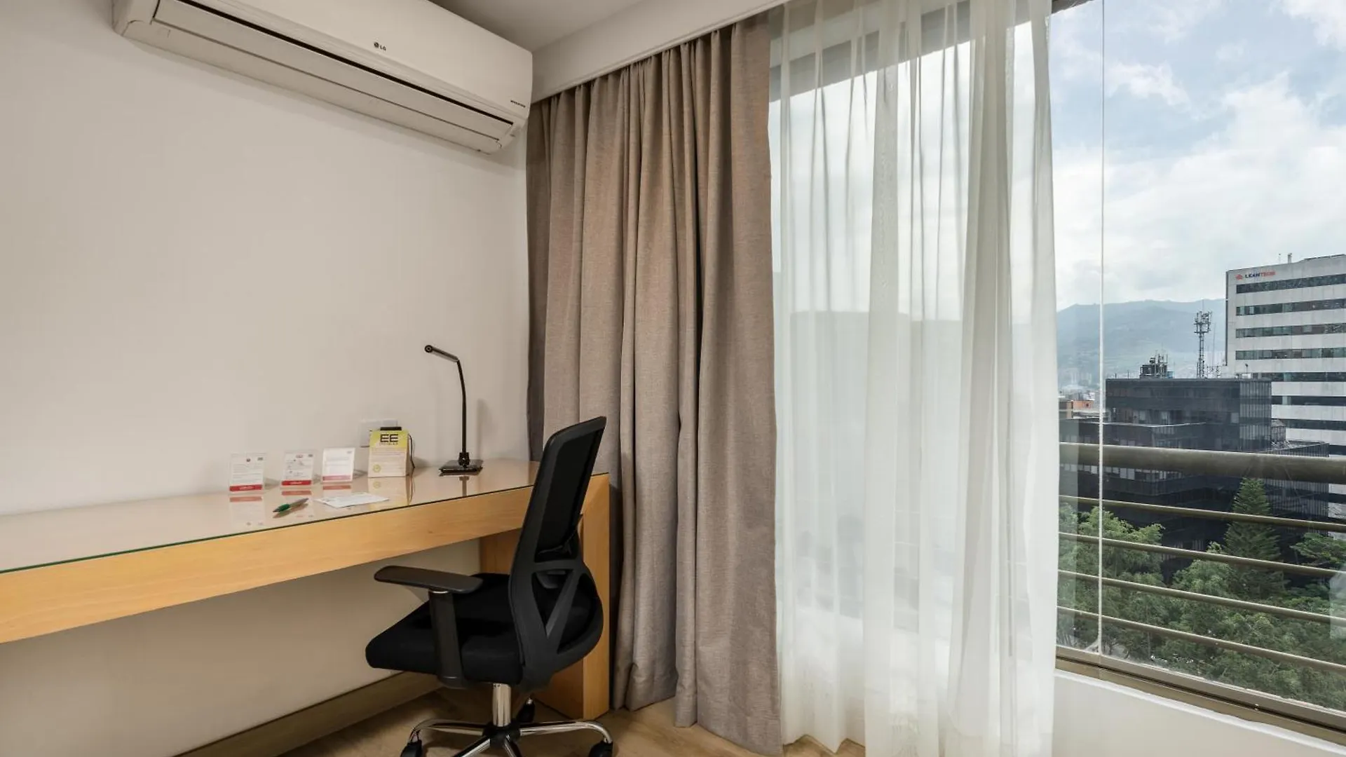 Leblon Suites Hotel Medellin 4*,