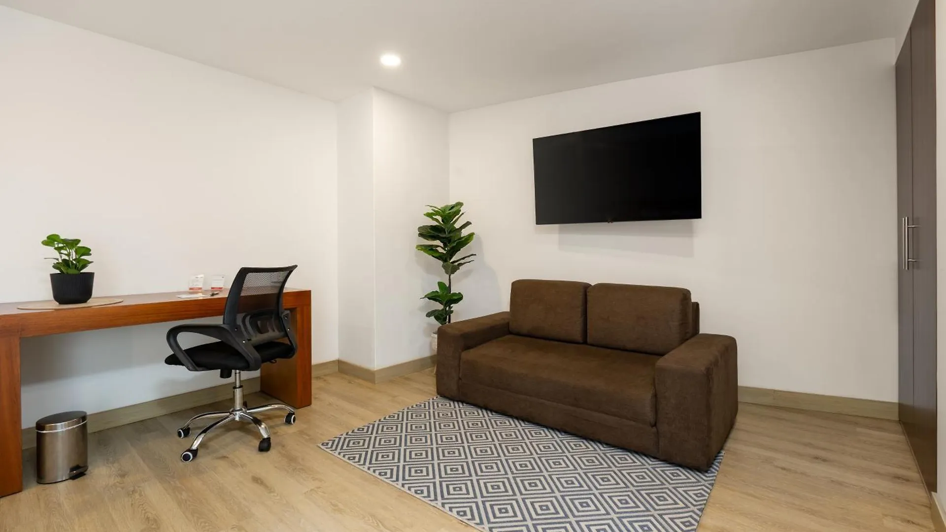 Leblon Suites Hotel Medellin 4*,  Colombia