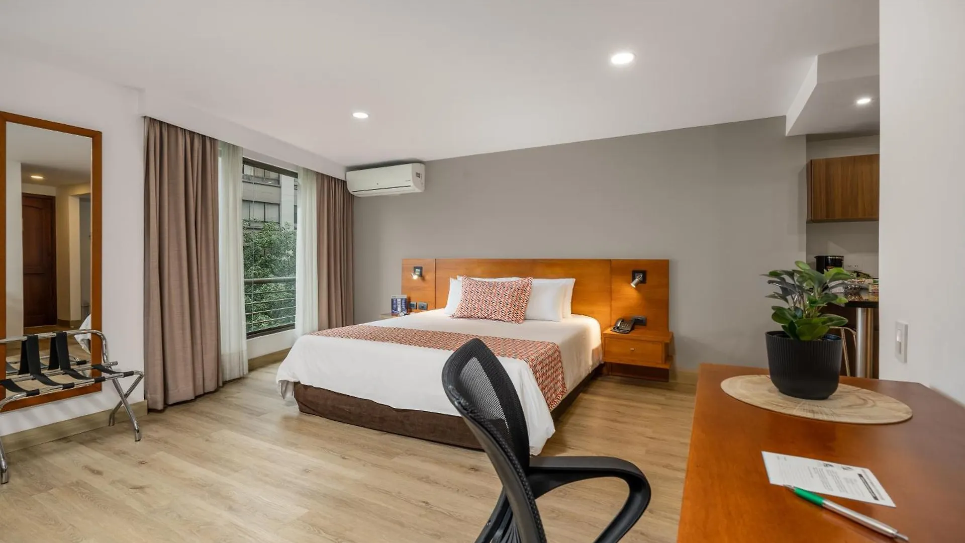Leblon Suites Hotel Medellin 4*,