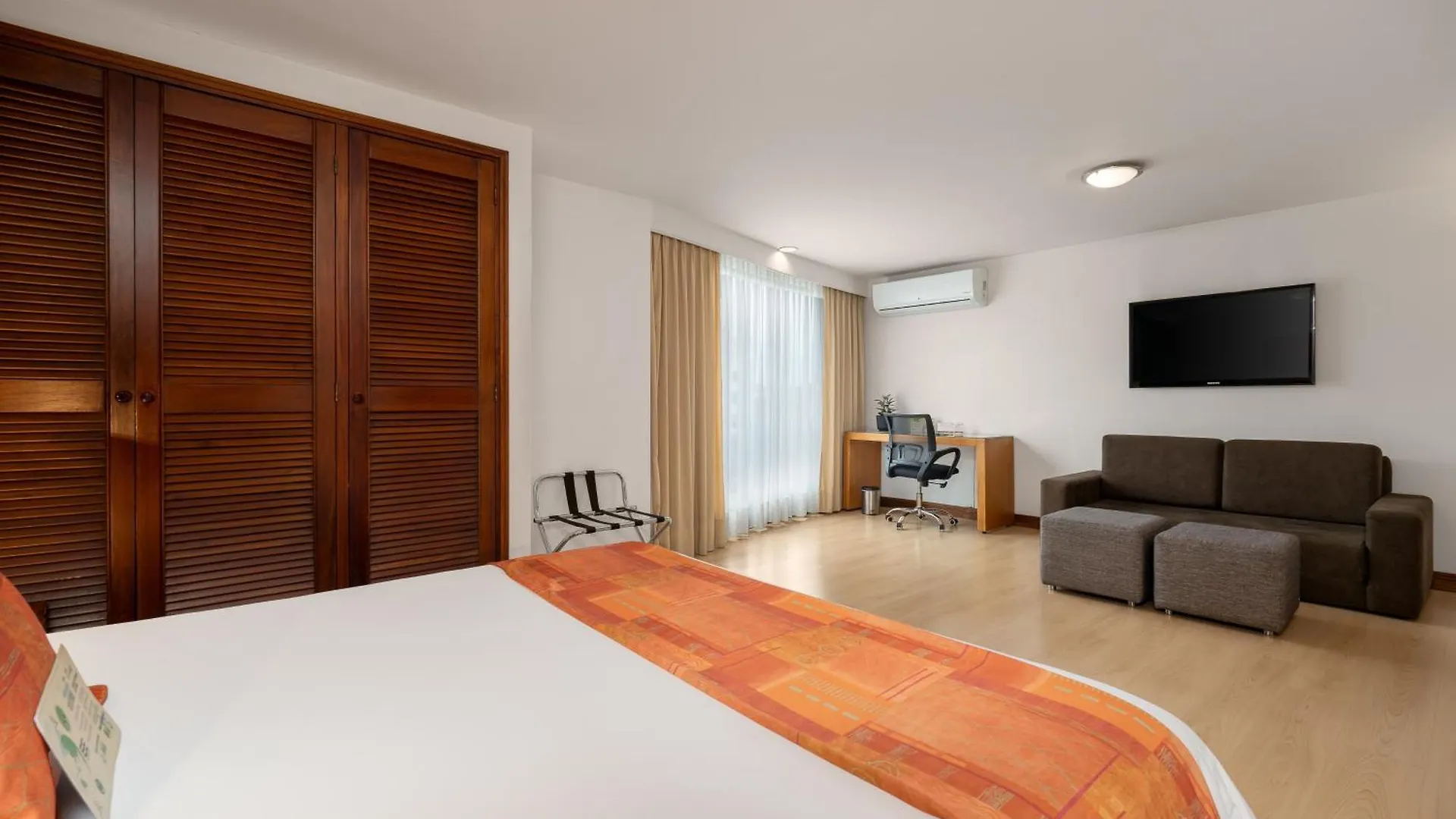 Leblon Suites Hotel Medellin 4*,  Colombia