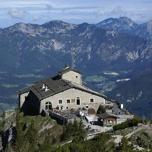 https://theresenhof.com-bavaria.com