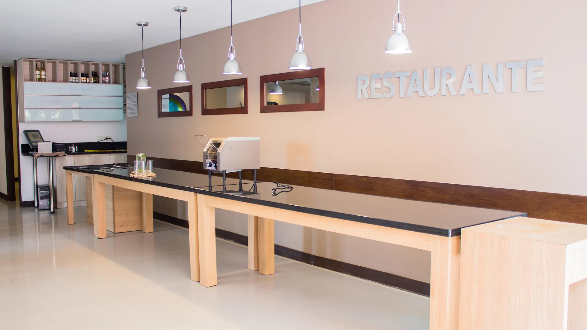 Leblon Suites Hotel Медельин