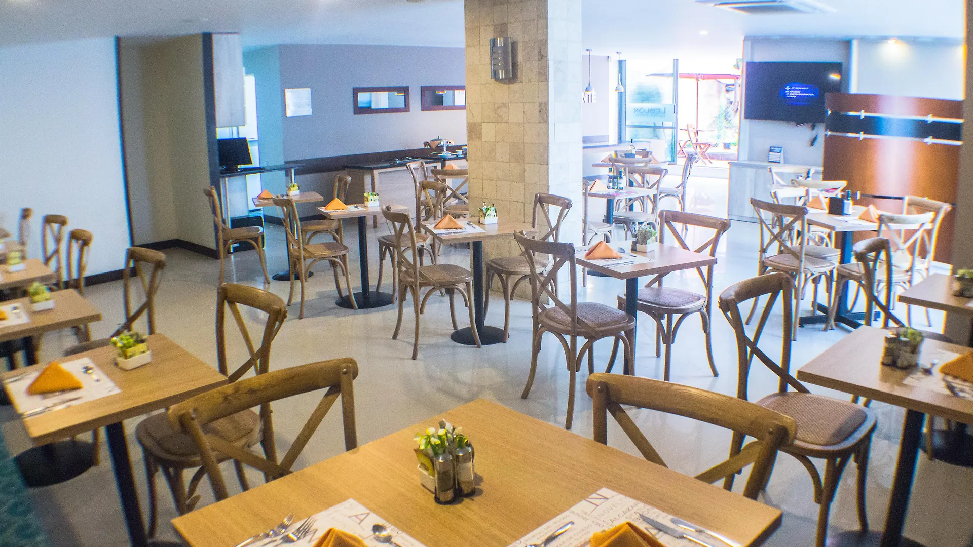 Leblon Suites Hotel Медельин