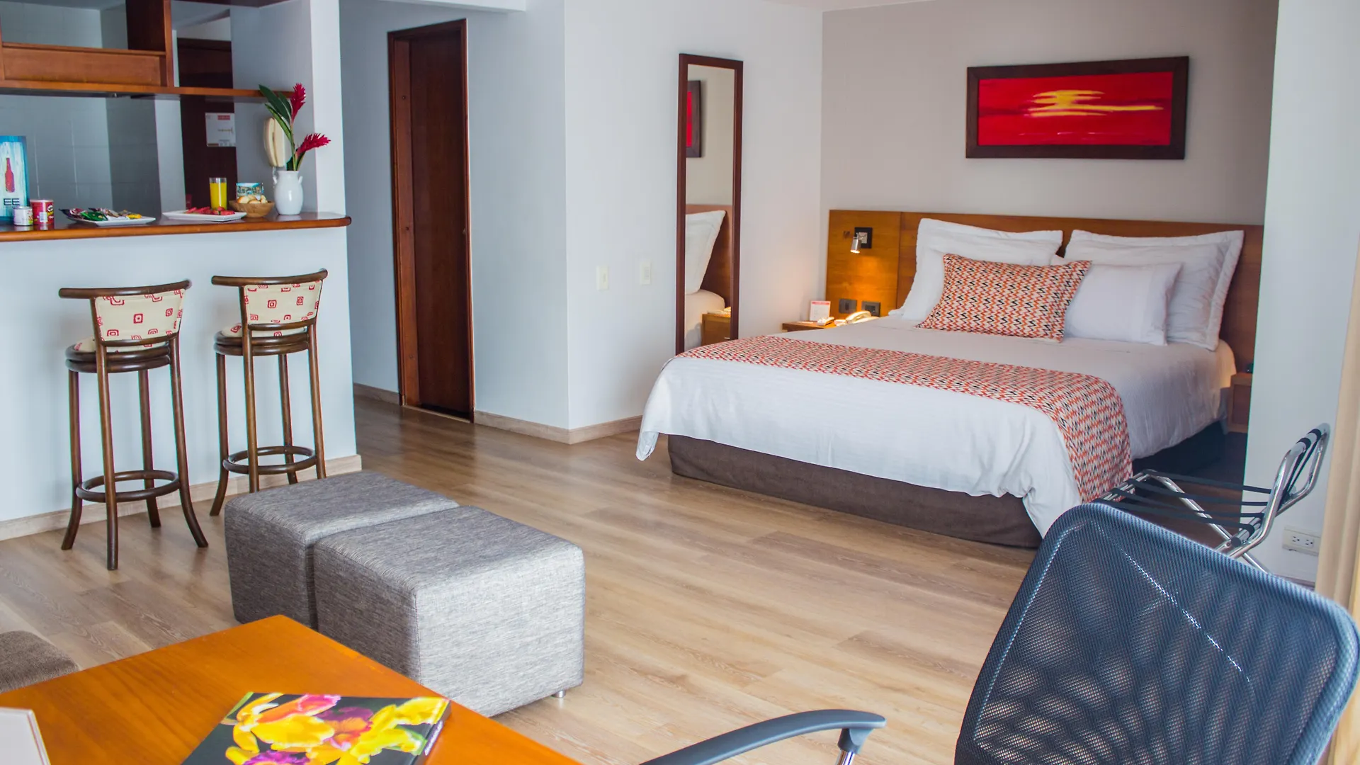 ****  Leblon Suites Hotel Медельин Колумбия