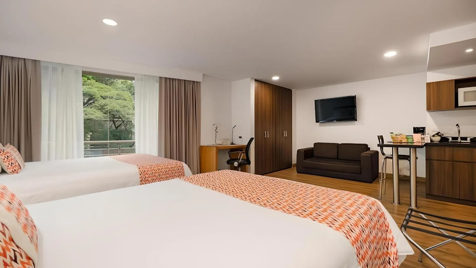 Leblon Suites Hotel Medellín 4*,